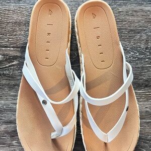 Reef Women's White and Tan Sandals